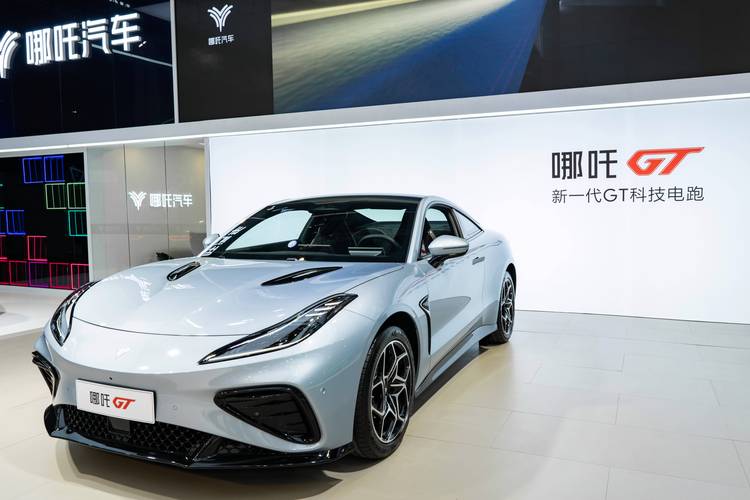 佛山南海区宝展格企业管理咨询哪吒汽车在智能汽车领域的表现，领途汽车在新能源汽车市场中的影响力